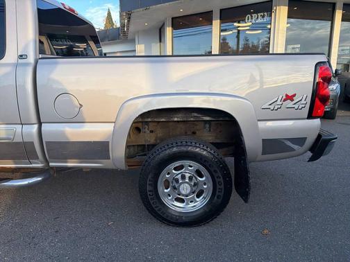 2006 Chevrolet Silverado 2500 LS H/D Extended Cab