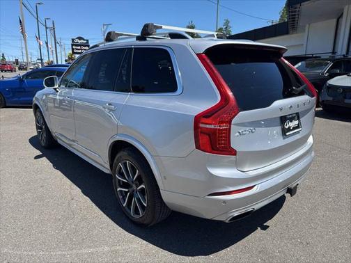 2016 Volvo XC90 T6 Momentum