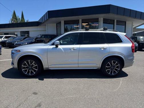 2016 Volvo XC90 T6 Momentum