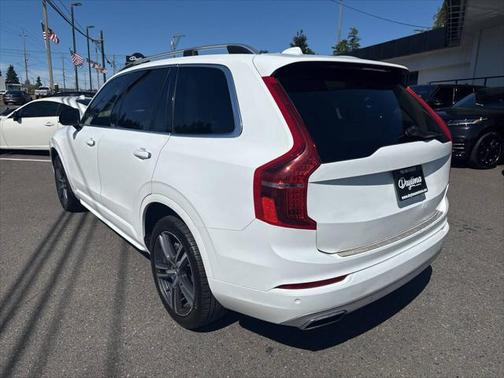 2016 Volvo XC90 T6 Momentum
