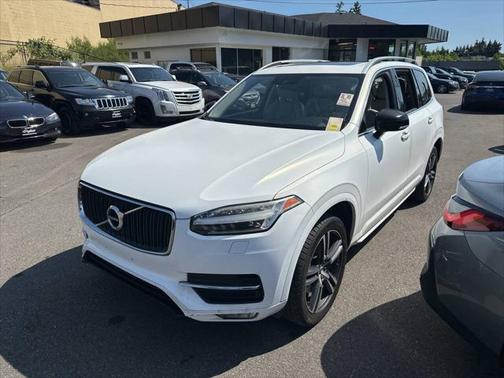 2016 Volvo XC90 T6 Momentum