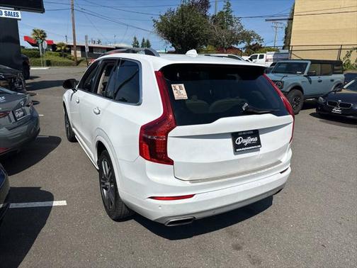 2016 Volvo XC90 T6 Momentum