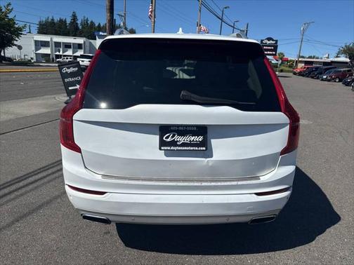 2016 Volvo XC90 T6 Momentum