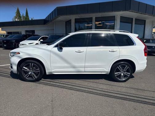 2016 Volvo XC90 T6 Momentum