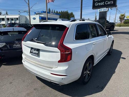 2016 Volvo XC90 T6 Momentum