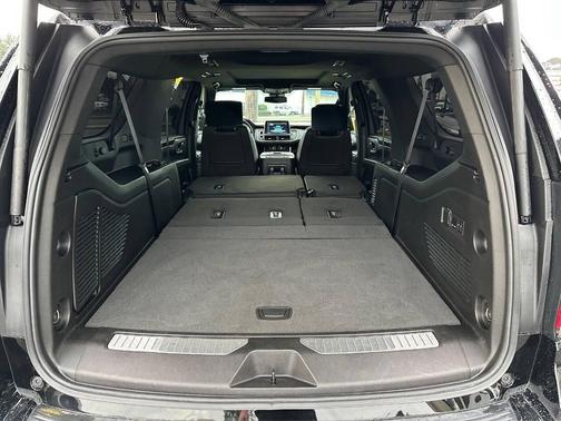 Black 2023 Chevrolet Suburban 4WD Z71
