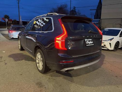 2016 Volvo XC90 T6 Momentum