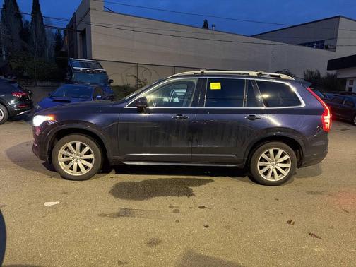 2016 Volvo XC90 T6 Momentum