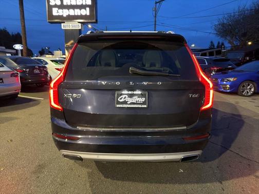 2016 Volvo XC90 T6 Momentum