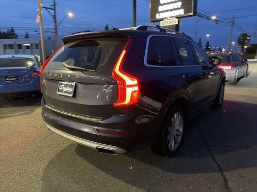 2016 Volvo XC90 T6 Momentum