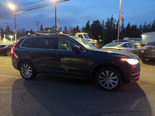 2016 Volvo XC90 T6 Momentum