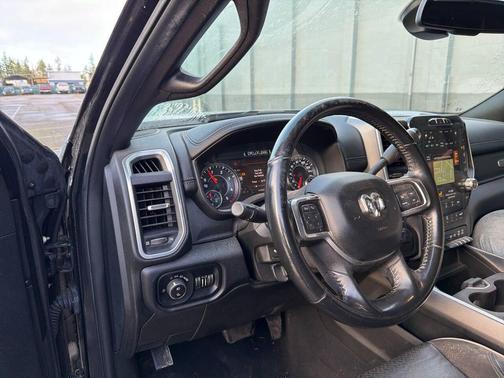 2020 RAM 3500 Laramie Crew Cab 4x4 8' Box