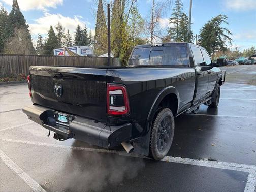 2020 RAM 3500 Laramie Crew Cab 4x4 8' Box