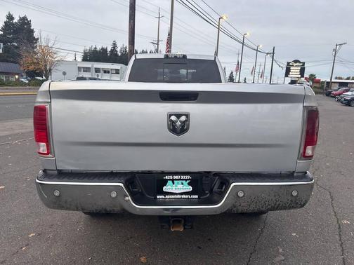 2017 RAM 3500 Laramie Crew Cab 4x4 8' Box