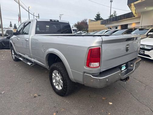 2017 RAM 3500 Laramie Crew Cab 4x4 8' Box