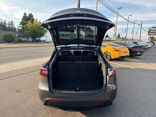 2023 Tesla Model Y Long Range AWD 4dr Crossover