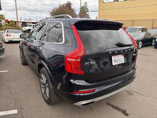 2019 Volvo XC90 T6 Momentum
