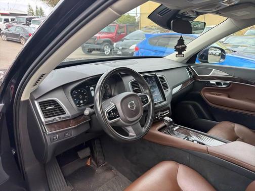 2019 Volvo XC90 T6 Momentum