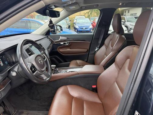 2019 Volvo XC90 T6 Momentum