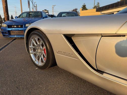 2004 Dodge Viper SRT10