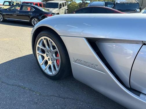 2004 Dodge Viper SRT10