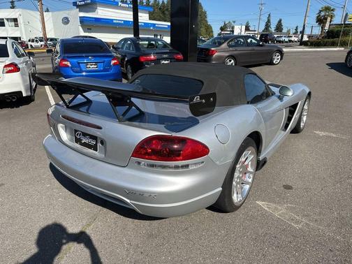 2004 Dodge Viper SRT10