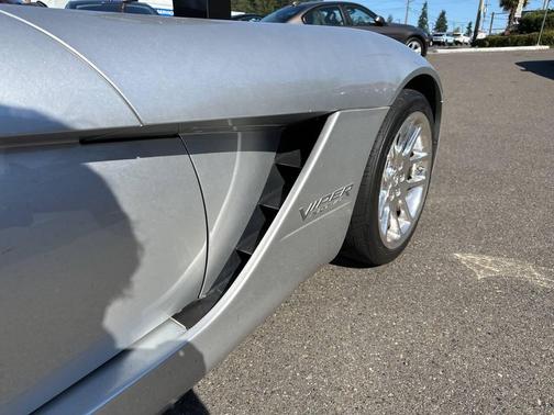 2004 Dodge Viper SRT10
