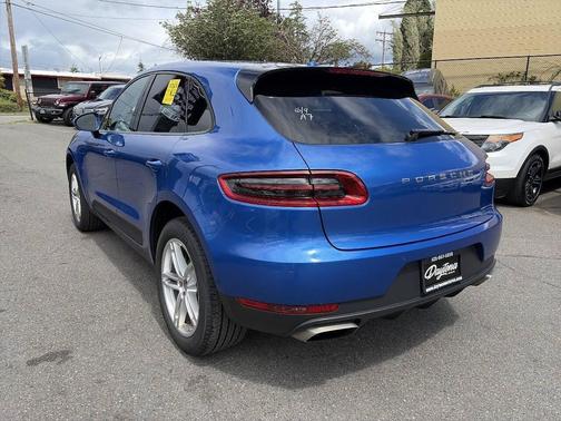 Sapphire Blue Metallic 2018 Porsche Macan Macan S