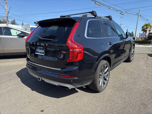 2016 Volvo XC90 T6 Momentum