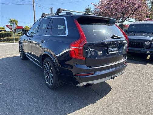 2016 Volvo XC90 T6 Momentum