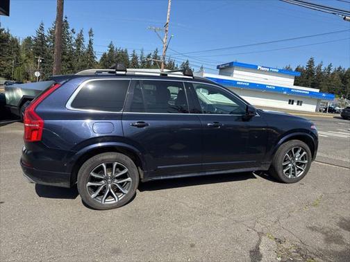 2016 Volvo XC90 T6 Momentum
