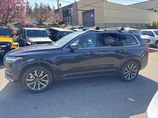 2016 Volvo XC90 T6 Momentum