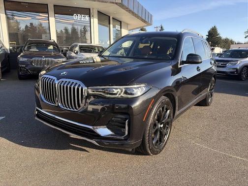 Black Sapphire Metallic 2020 BMW X7 xDrive40i