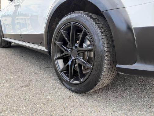 Ibis White 2013 Audi allroad 2.0T Prestige