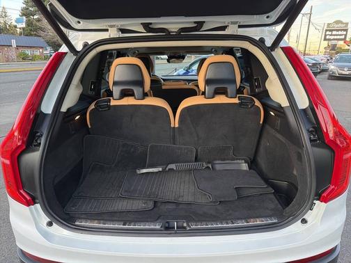 2016 Volvo XC90 T6 Momentum