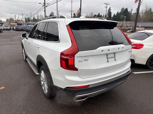 2016 Volvo XC90 T6 Momentum