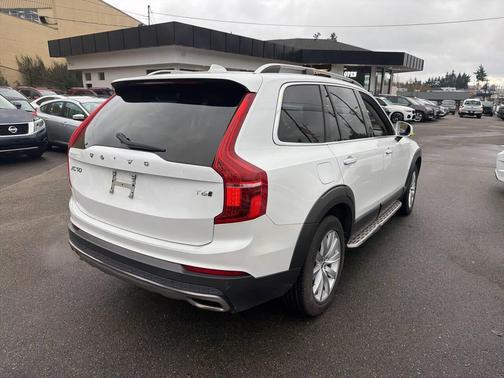2016 Volvo XC90 T6 Momentum