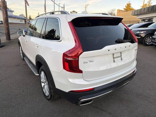 2016 Volvo XC90 T6 Momentum