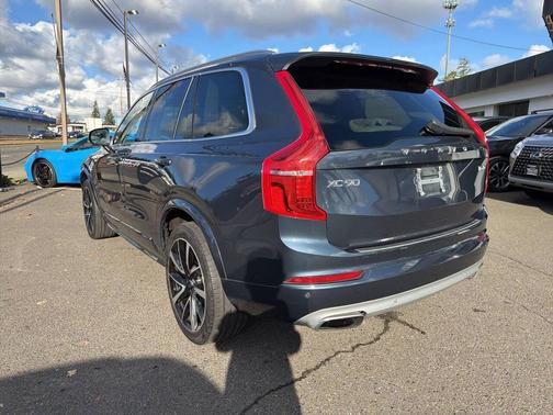 2020 Volvo XC90 T6 Momentum
