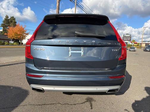 2020 Volvo XC90 T6 Momentum