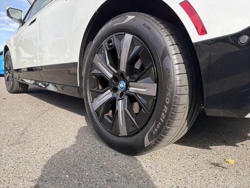 2025 BMW iX xDrive50