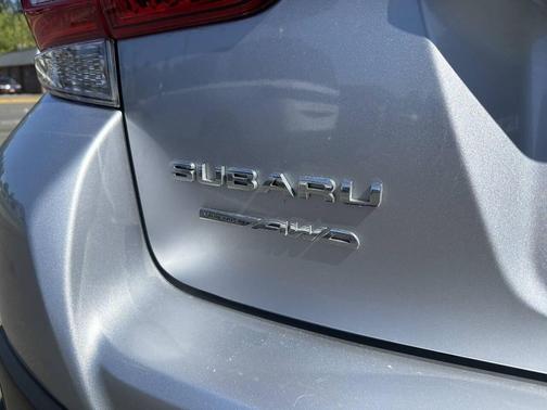 Ice Silver Metallic 2019 Subaru Crosstrek 2.0i