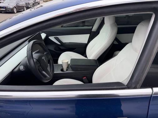 Deep Blue Metallic 2019 Tesla Model 3 Performance