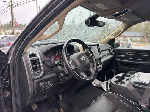 2022 RAM 2500 Laramie Crew Cab 4x4 6'4' Box