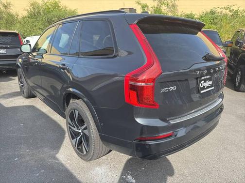 2022 Volvo XC90 Recharge Plug-In Hybrid T8 R-Design 7 Passenger