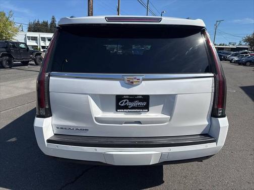 2018 Cadillac Escalade Luxury