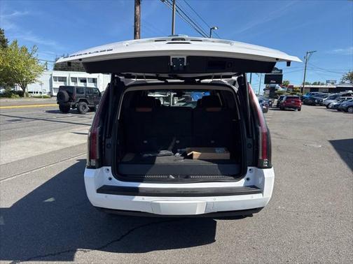 2018 Cadillac Escalade Luxury