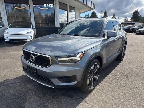 2019 Volvo XC40 T5 Momentum