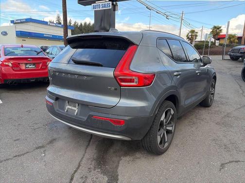 2019 Volvo XC40 T5 Momentum