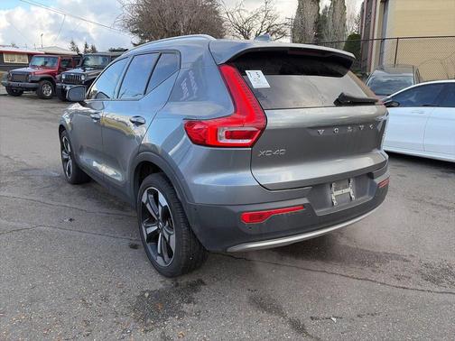 2019 Volvo XC40 T5 Momentum